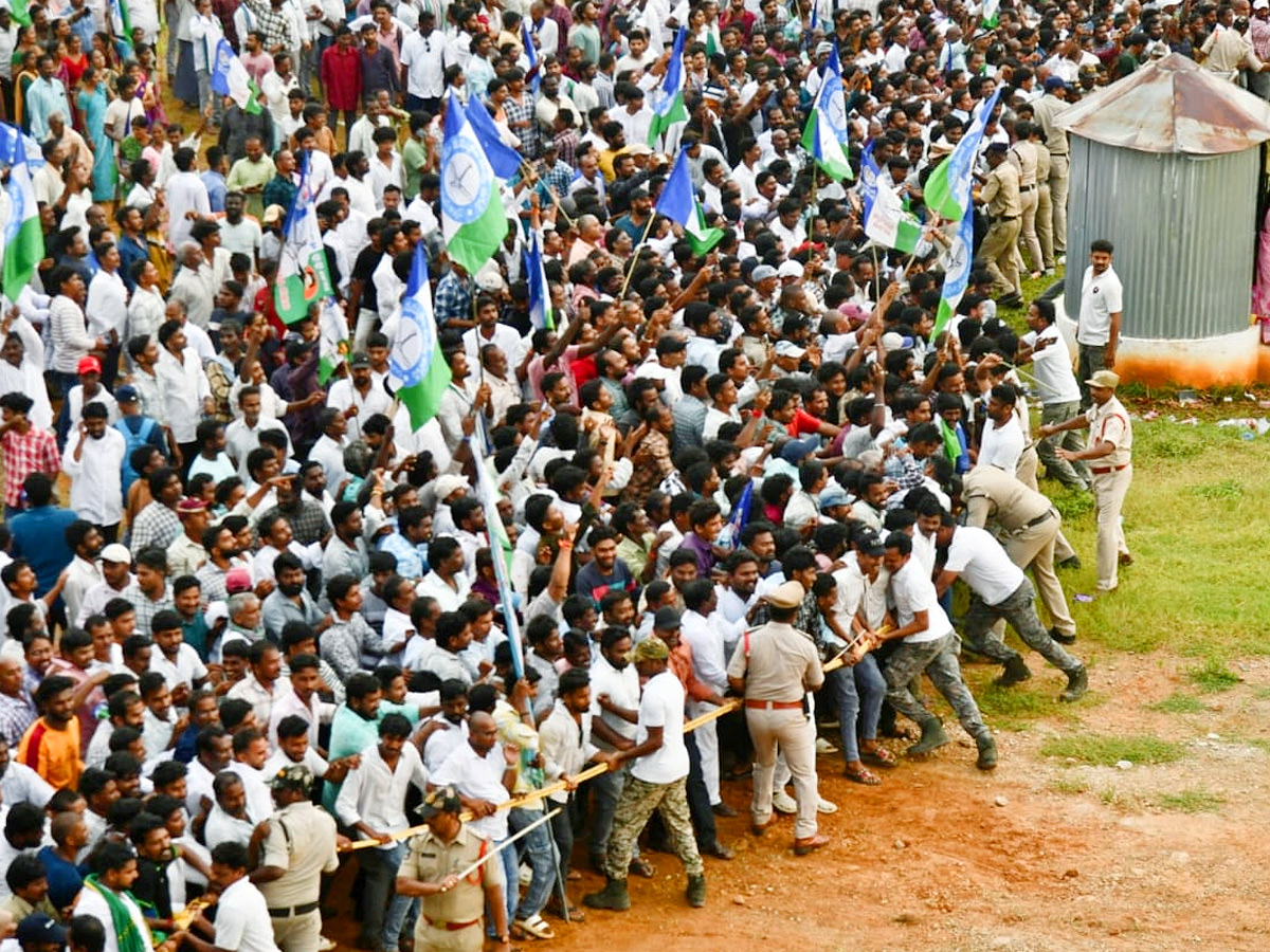 YS Jagan Narsipatnam Tour On Medical Colleges Privatization Photos42