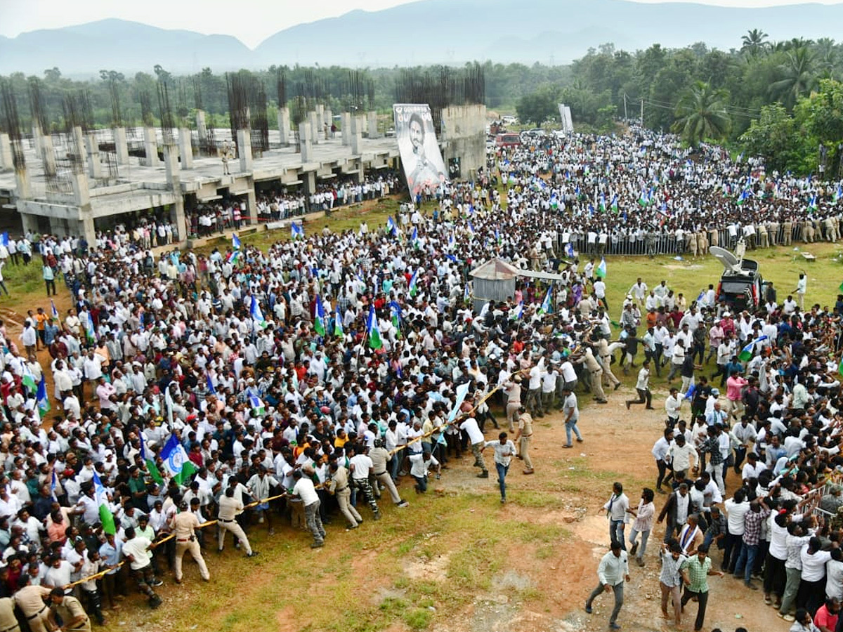 YS Jagan Narsipatnam Tour On Medical Colleges Privatization Photos43