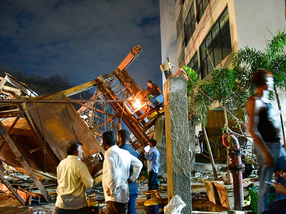 Massive Dust Storm, Season's First Rain In Mumbai Photos10