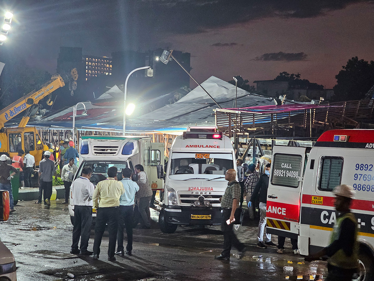 Massive Dust Storm, Season's First Rain In Mumbai Photos24