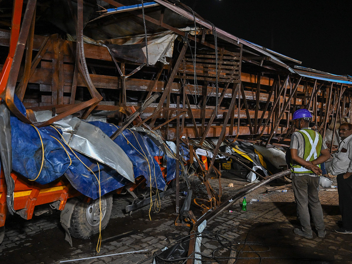 Massive Dust Storm, Season's First Rain In Mumbai Photos35