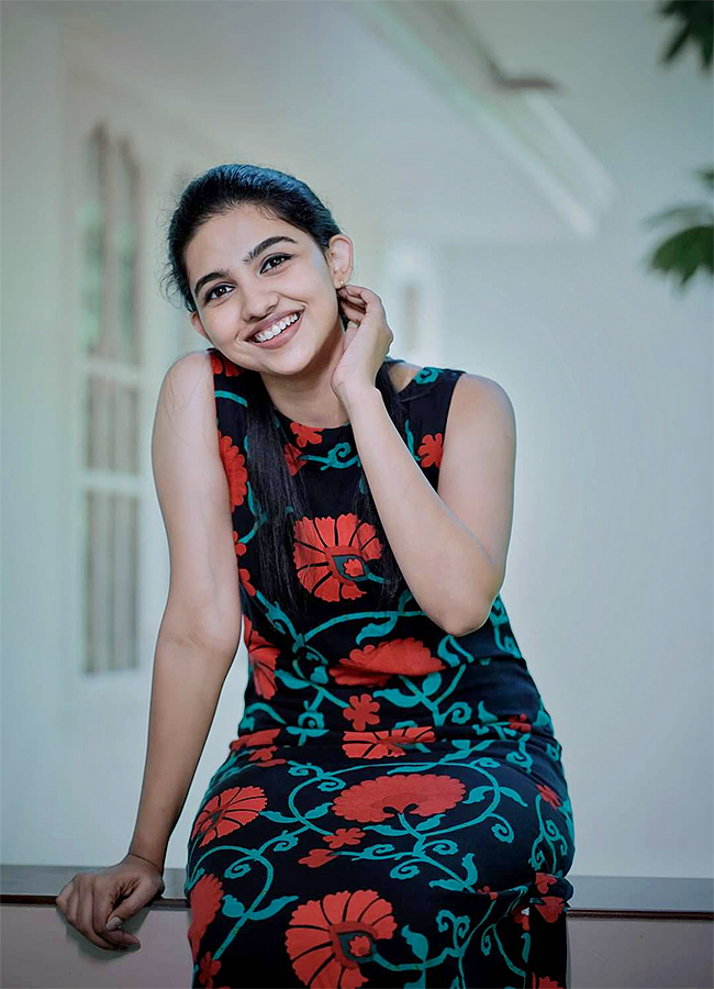 Actress Mamitha Baiju Cutest Photos14