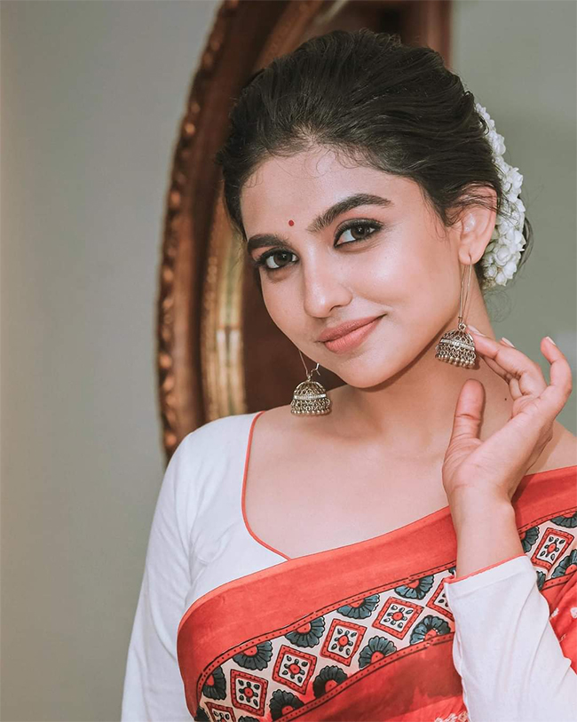 Actress Mamitha Baiju Cutest Photos3