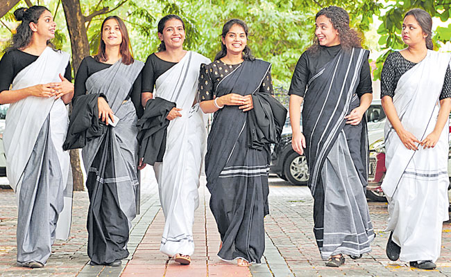 Trendy Kerala engagement dress code..... | Dress code wedding, Indian  wedding gowns, Bride reception dresses
