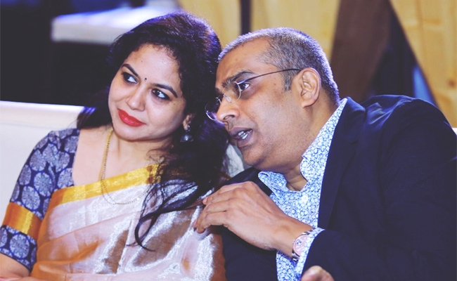singer sunitha husband photos