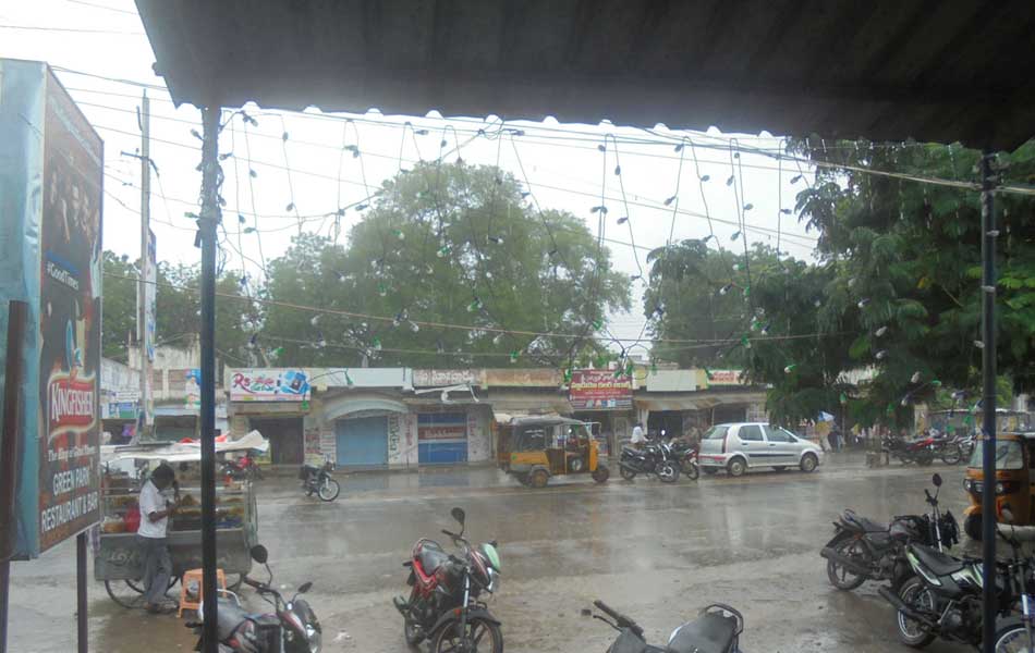 Everage rains in guntur district - Sakshi