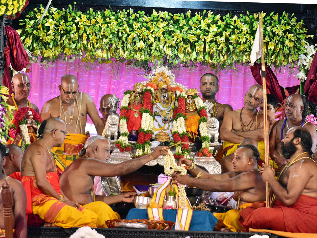 sri rama pattabhishekam at bhadrachalam temple Photo Gallery - Sakshi