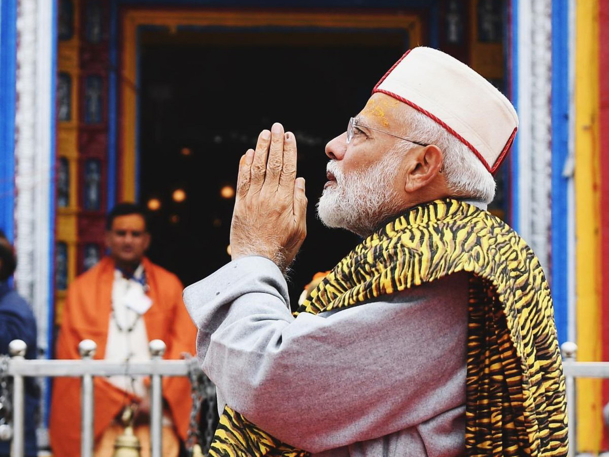 PM Narendra Modi arrives in Kedarnath - Sakshi