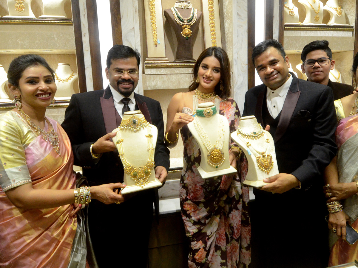 Actress Nidhi Agarwal Inaugurates Manepally Jewellers Showroom In Dilsukhnagar Photo Gallery - Sakshi