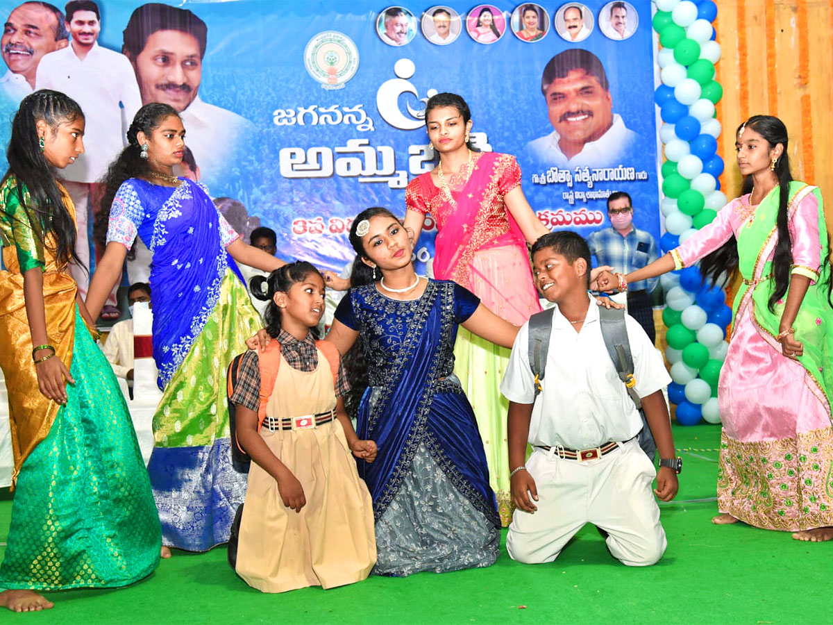 Students Parents Special Thanks To AP CM YS Jagan Over Welfare Schemes - Sakshi