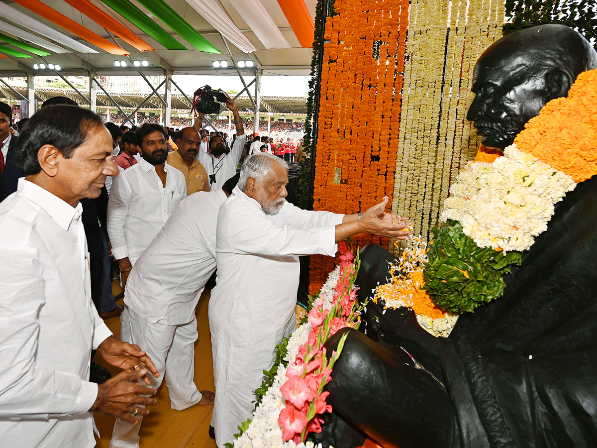 CM KCR Attends Closing Ceremony of Swatantra Bharat Vajrotsavam Photo Gallery - Sakshi