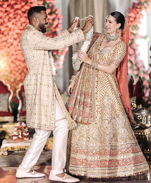 Hardik Pandya Shares New Images After Renewing Wedding Pics - Sakshi
