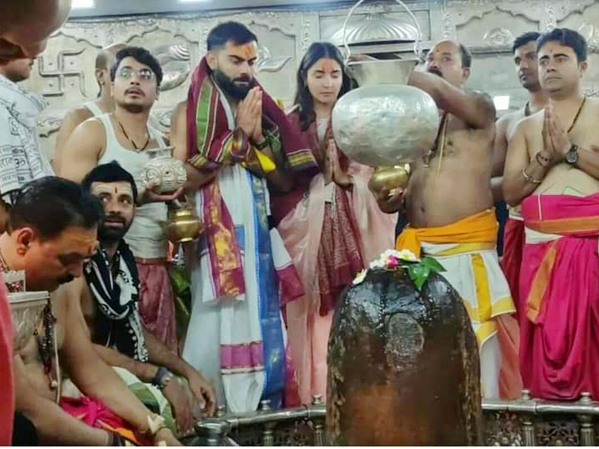 Virat Kohli And Anushka Sharma Visited Mahakaleshwar Temple in ujjain Photos - Sakshi