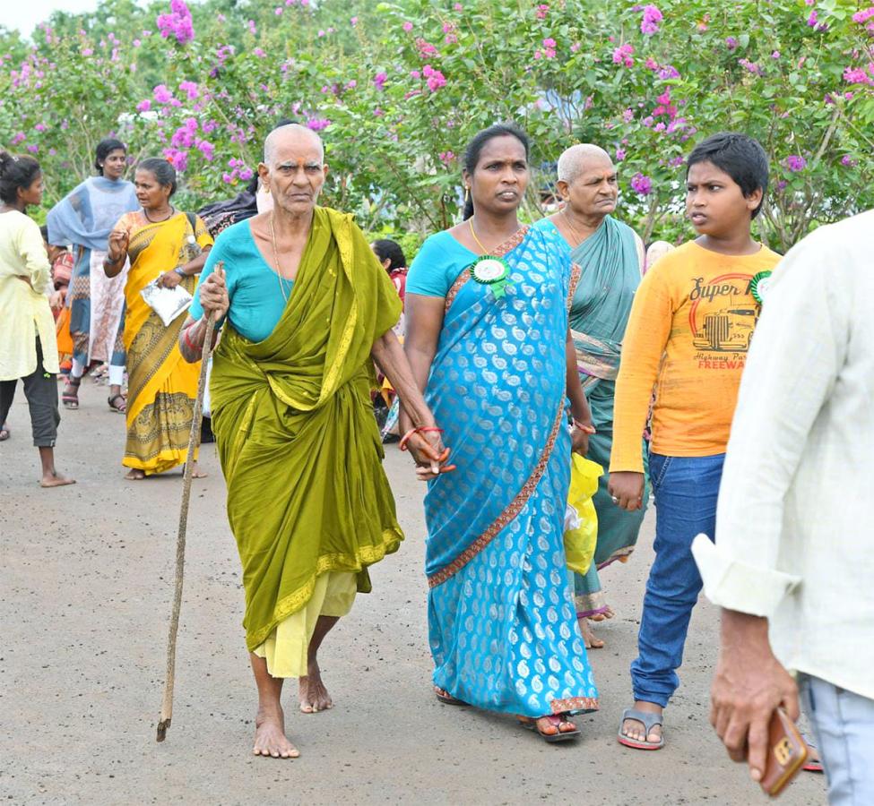 CM Jagan Lays Foundation Stone for Poor People Houses In Krishnayapalem - Sakshi