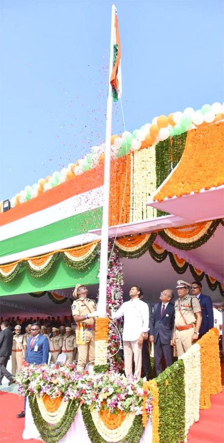 independence daycm jagan hoists national flag indira gandhi municipal Photos - Sakshi