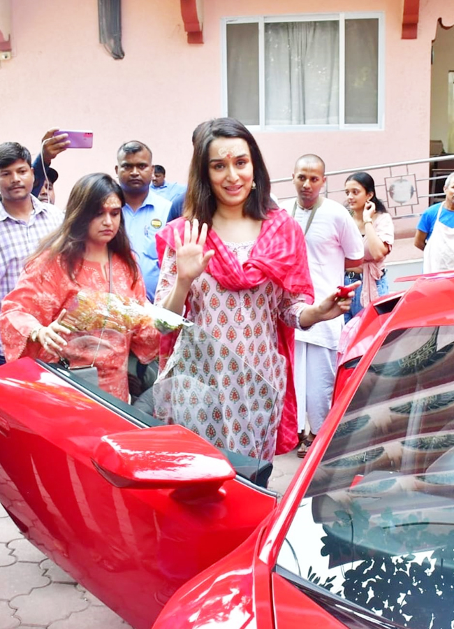 Shraddha Kapoor With Her New Lamborghini Photos - Sakshi