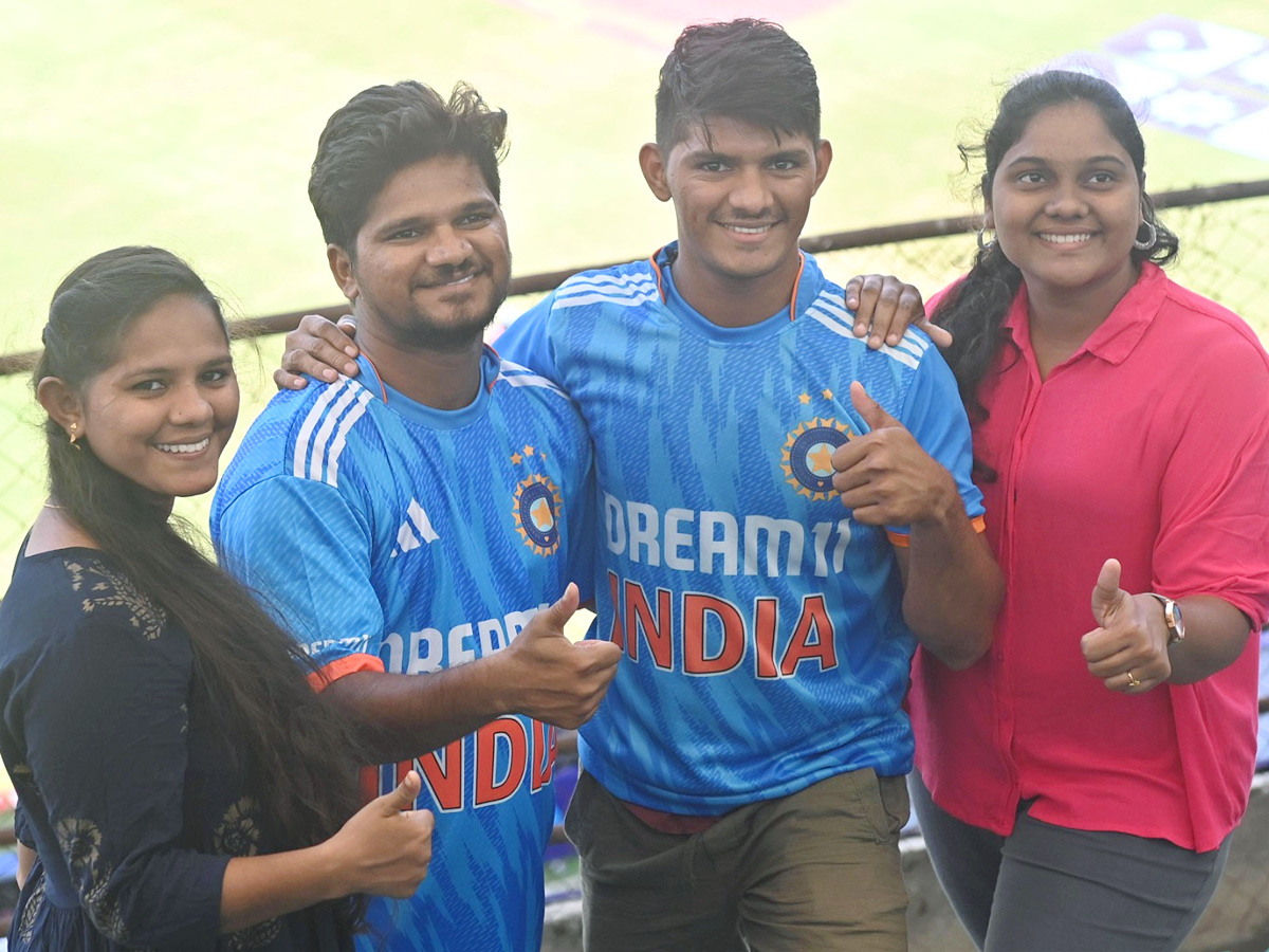 Cricket Fans at Uppal Stadium Photos - Sakshi