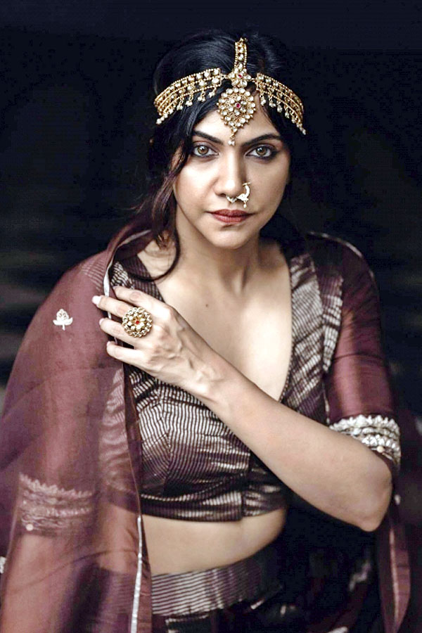 Indian Actress Madonna Sebastian Glamour Stills HD Photo Gallery - Sakshi