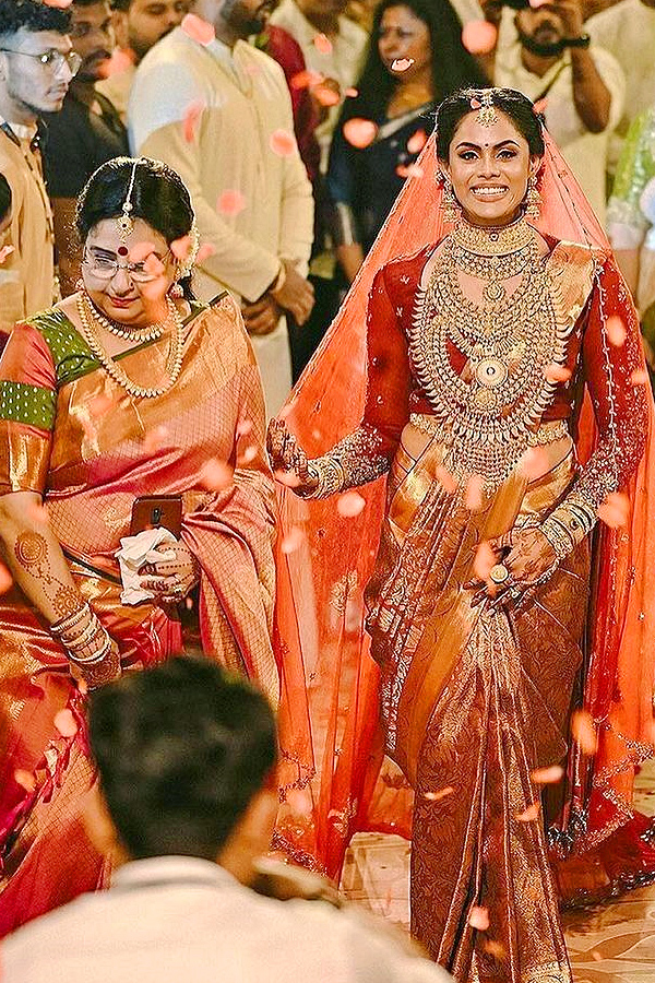 Stylish wedding pictures of Karthika Nair and Rohit Menon Photos - Sakshi