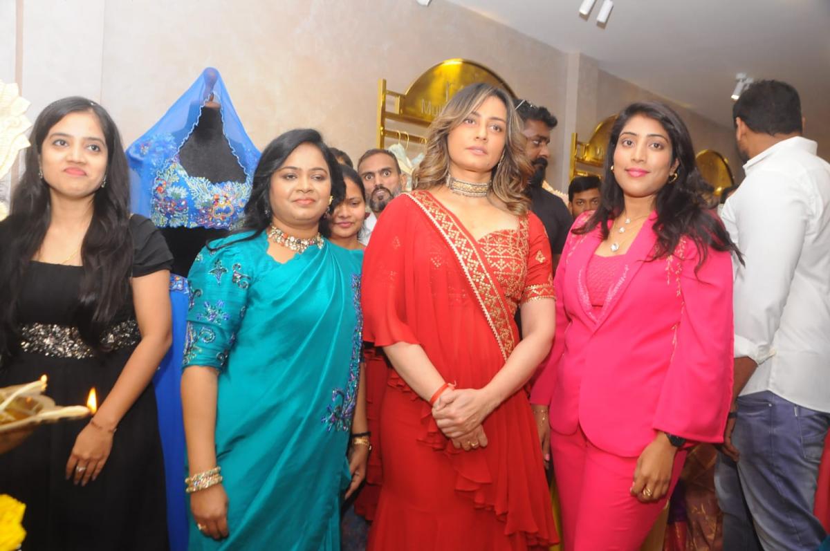 Namrata Shirodkar Inaugurates Reina Multi Designer Store HD Photo Gallery - Sakshi