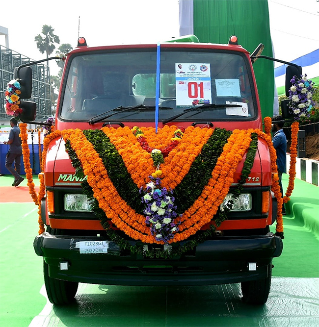 CM YS Jagan started cleaning Vehicles In AP - Sakshi