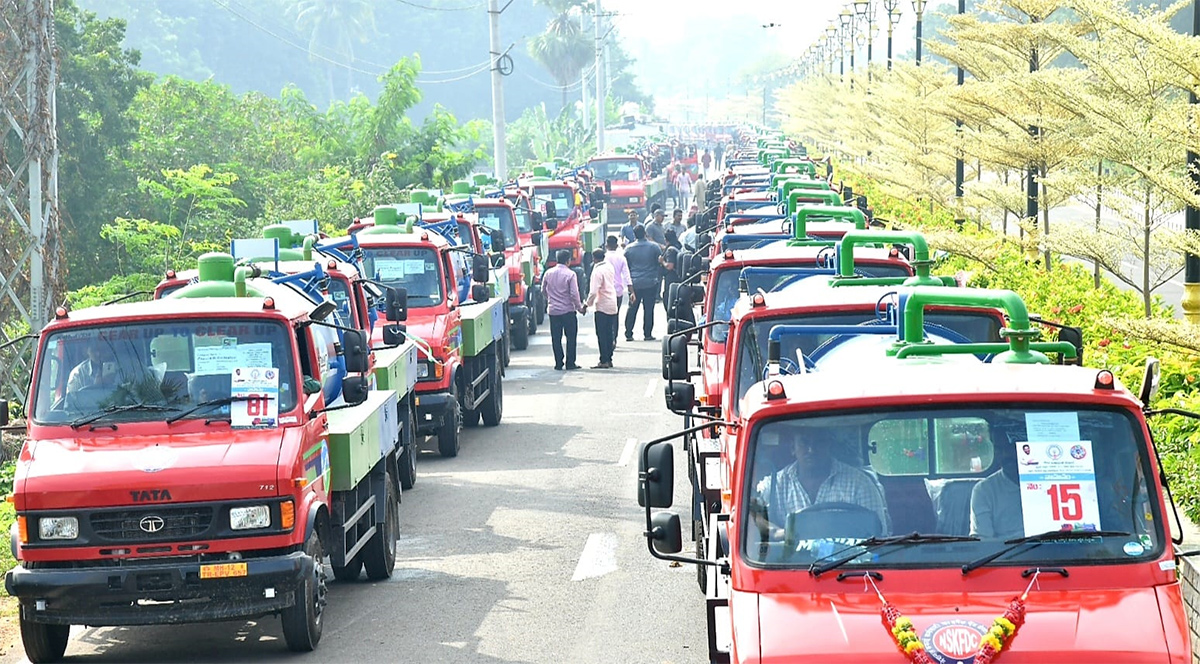 CM YS Jagan started cleaning Vehicles In AP - Sakshi
