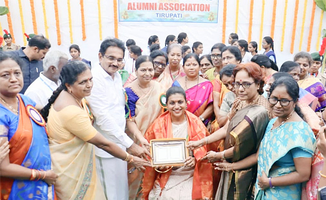 Minister Roja Visits Sri Padmavathi Women Degree College At Tirupati Photos - Sakshi