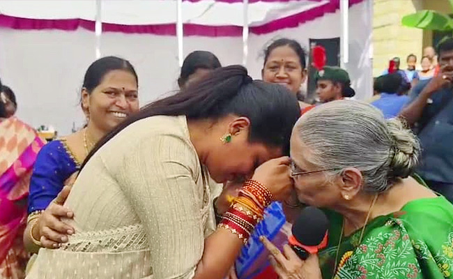 Minister Roja Visits Sri Padmavathi Women Degree College At Tirupati Photos - Sakshi