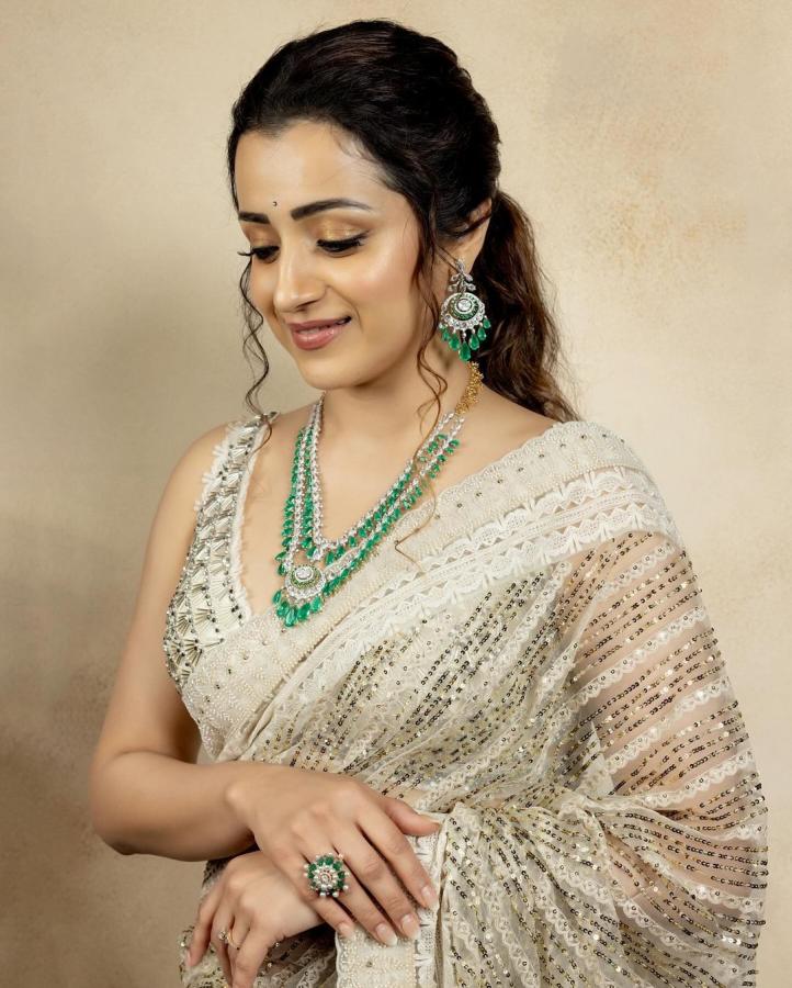 Trisha Krishnan Look Absolutely Stunning In Half White Saree - Sakshi