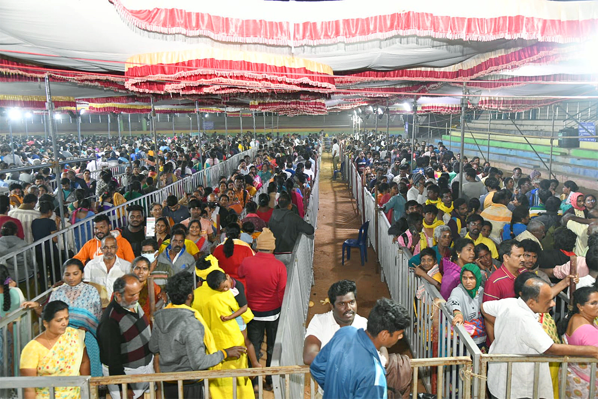 Tickets For Vaikunta Dwara Darshan At Tirumala Photos - Sakshi