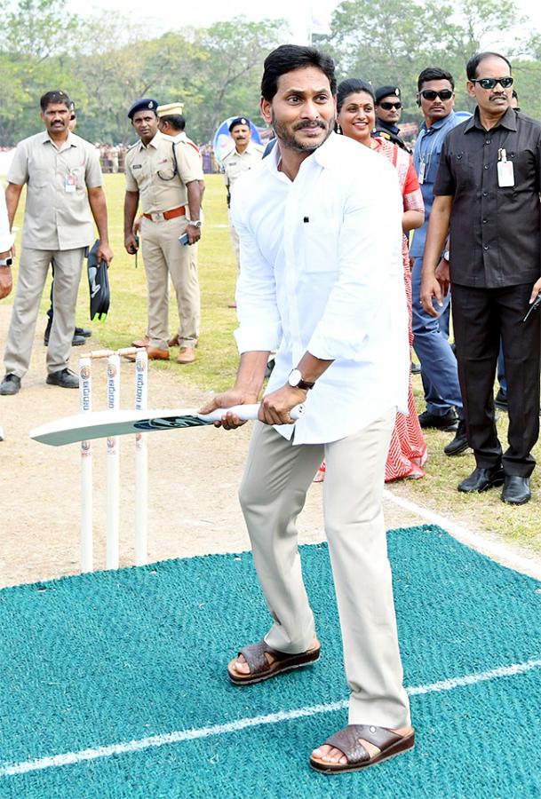 CM YS Jagan Played Cricket In Adudam Andhra Event - Sakshi