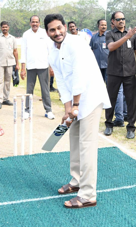CM YS Jagan Played Cricket In Adudam Andhra Event - Sakshi