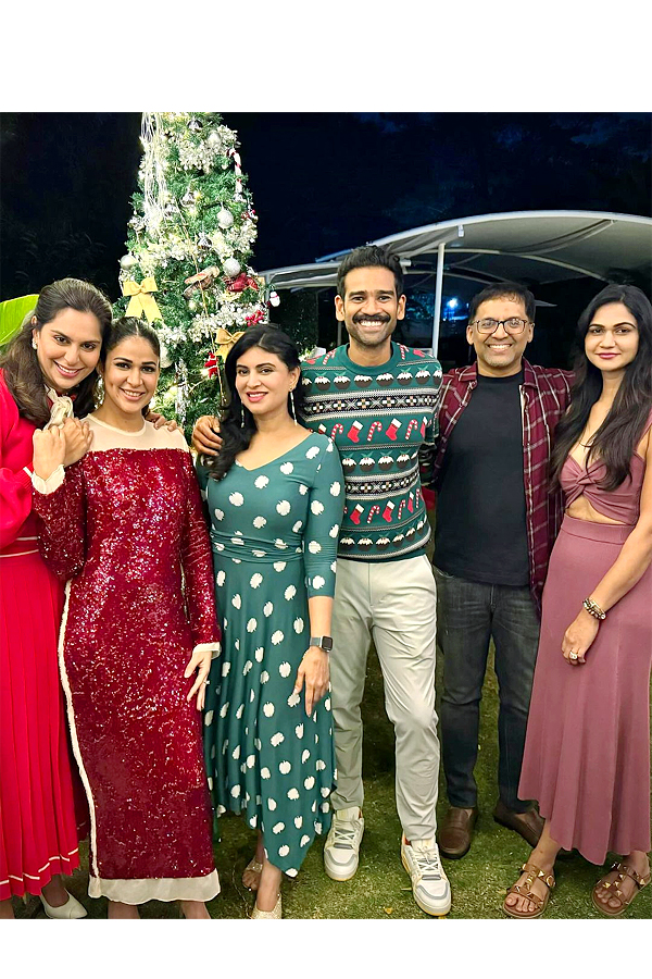 Mega Family Christmas Celebrations Hosted By Allu Arjun Photos - Sakshi