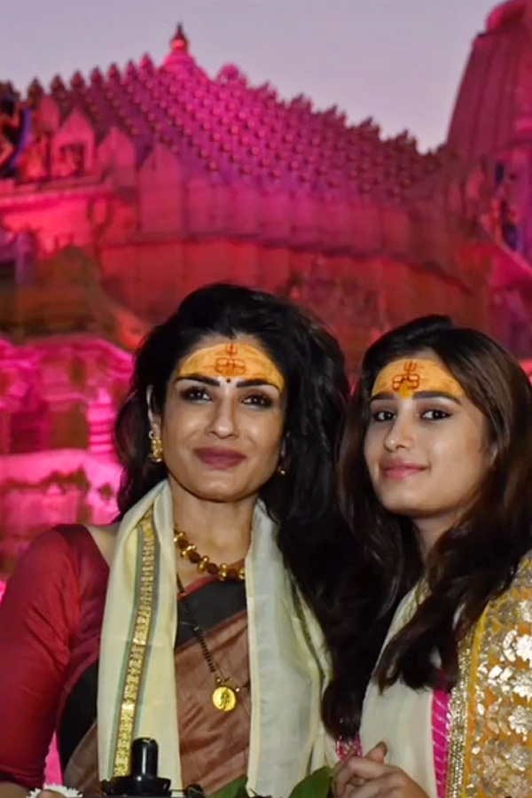 Raveena Tandon Visits Somnath Jyotirling Temple With Daughter Rasha Photos - Sakshi
