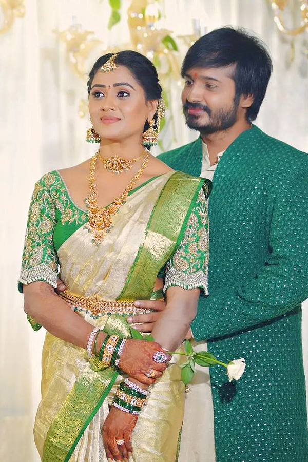 Actress keerthi bhat and husband Vijay Karthik Photos - Sakshi