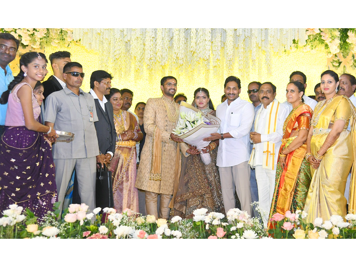 CM YS Jagan Attends YSRCP Leader Gunnam Nagababu Son Marriage PHotos - Sakshi