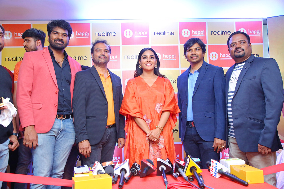 Samyuktha Menon launched the Realme 12 Series 5G Mobile - Sakshi