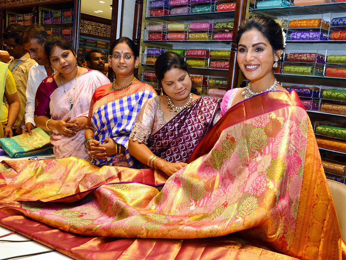 Actress Samyuktha menon at kurnool - Sakshi