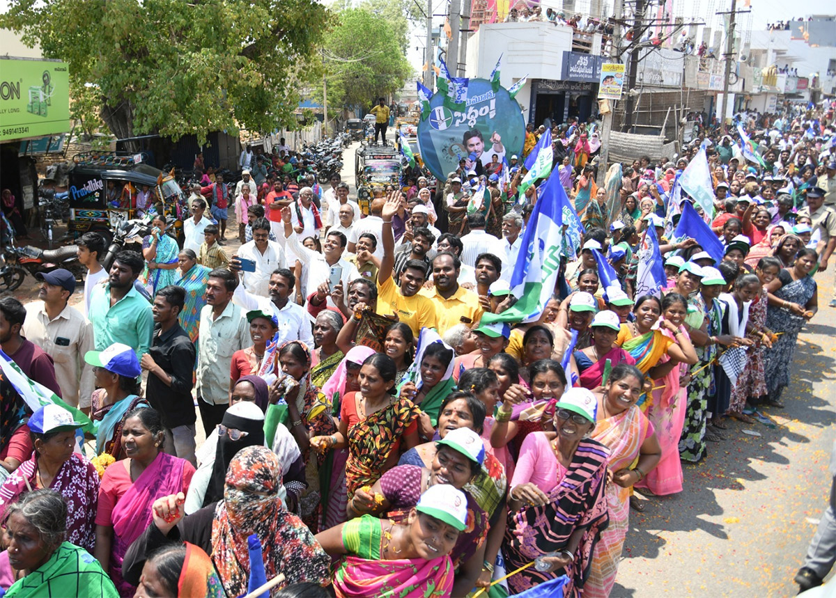 AP CM YS Jagan Memantha Siddham Day 3 At Kurnool: Photos - Sakshi