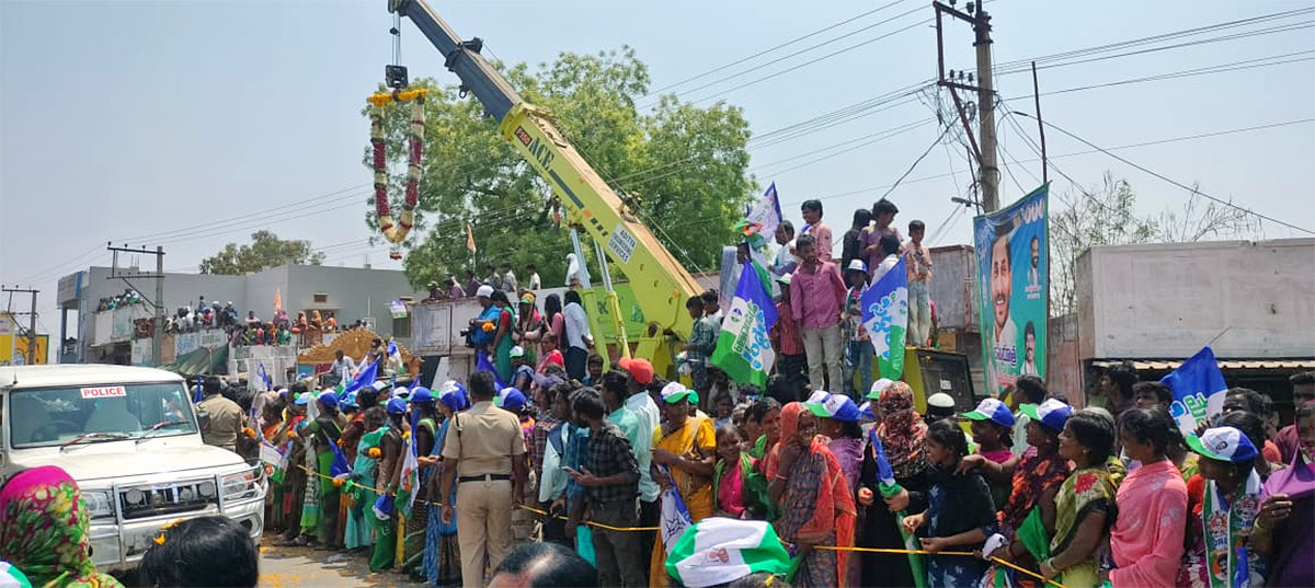AP CM YS Jagan Memantha Siddham Day3 at Kurnool district - Sakshi