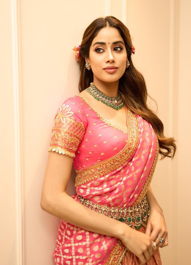 Janhvi Kapoor Stunns Everyone By Her Appearance At Ambani Radhika Pre-Wedding Event - Sakshi
