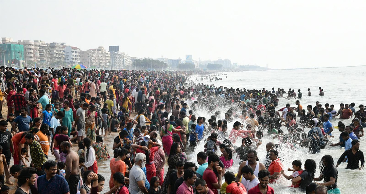 Maha Shivaratri 2021 Devotees Rush Beach Photos - Sakshi