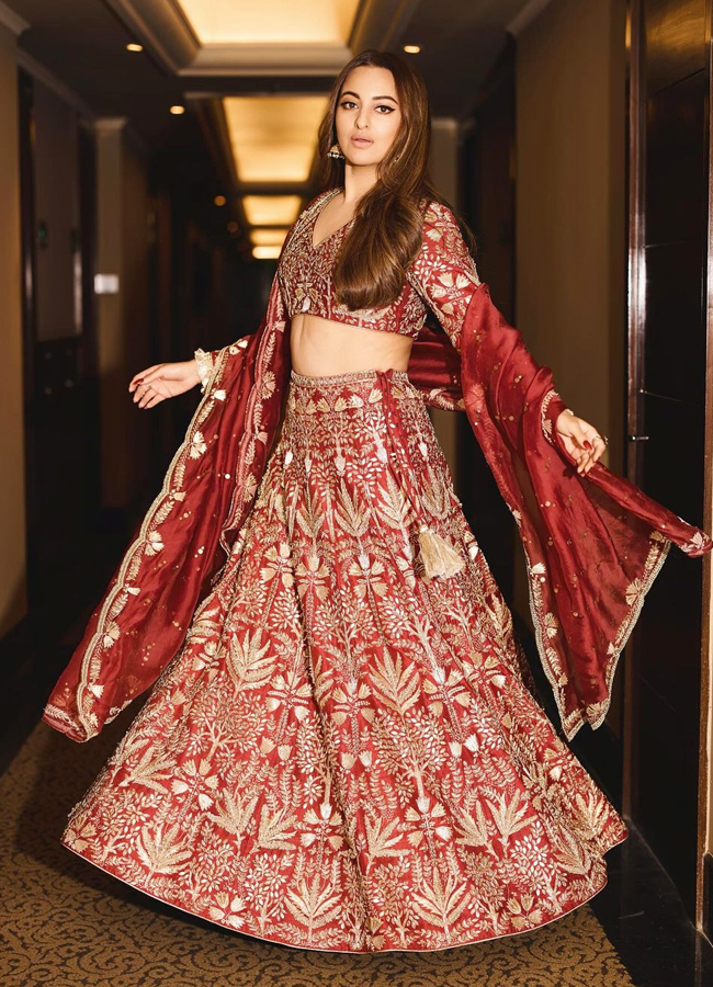 Heroine Sonakshi Sinha Stunning Looks In Red Lehenga - Sakshi