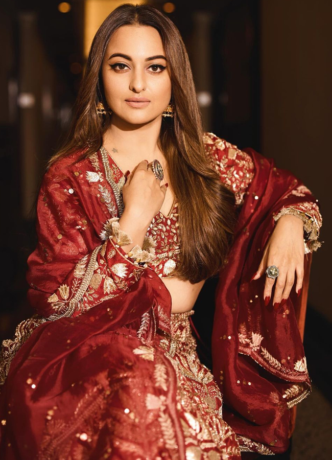 Heroine Sonakshi Sinha Stunning Looks In Red Lehenga - Sakshi