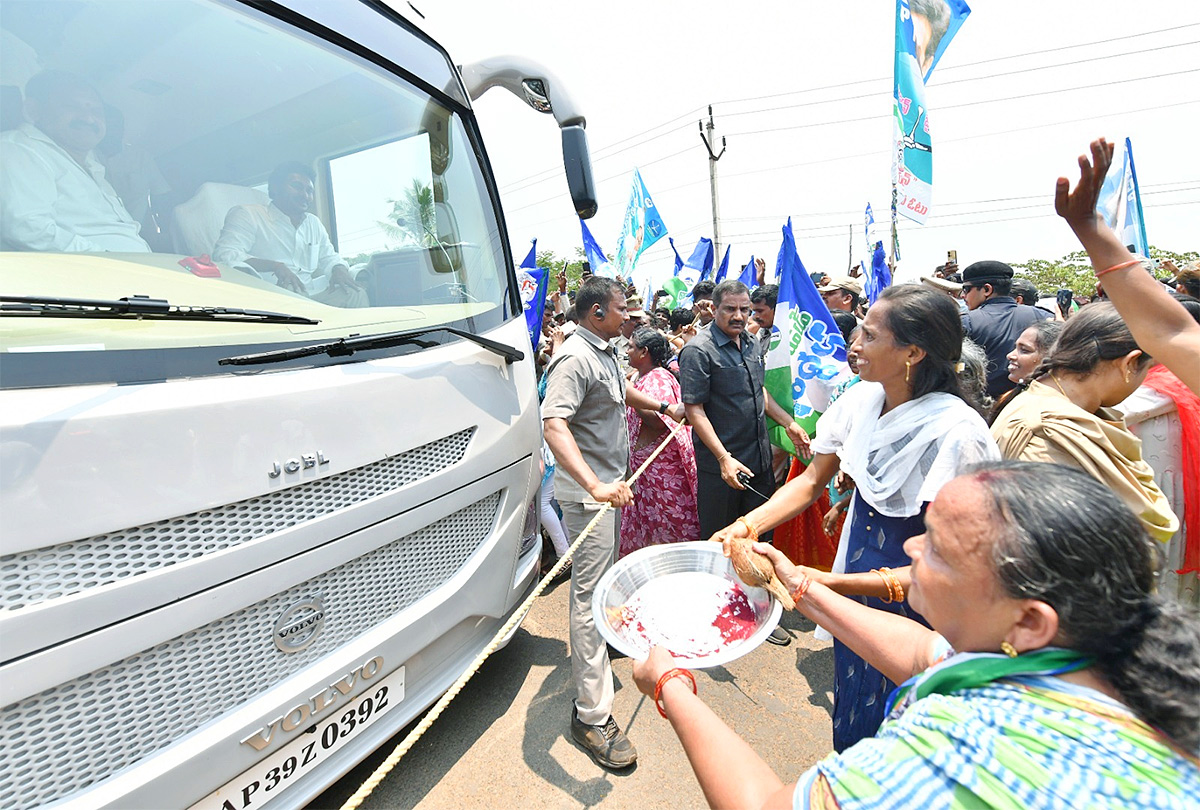 Memantha Siddham CM Jagan Bus Yatra In West Godavari Photos - Sakshi
