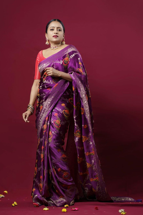 Anchor Suma Kanakala Stills In Colorful Half Saree: Photos - Sakshi