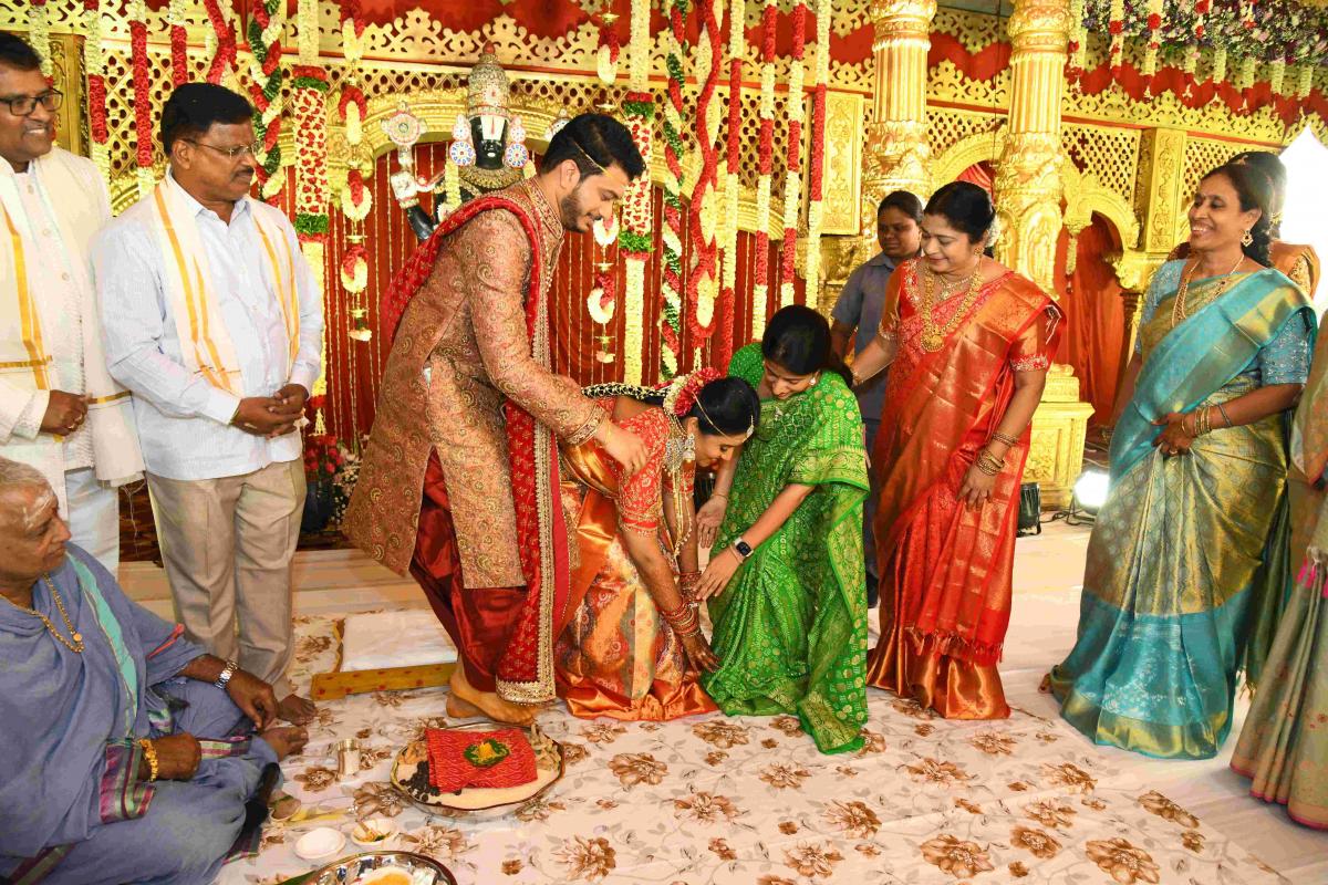 YS Bharati Attends Sakshi Director PVK Prasad Daughter Marriage - Sakshi