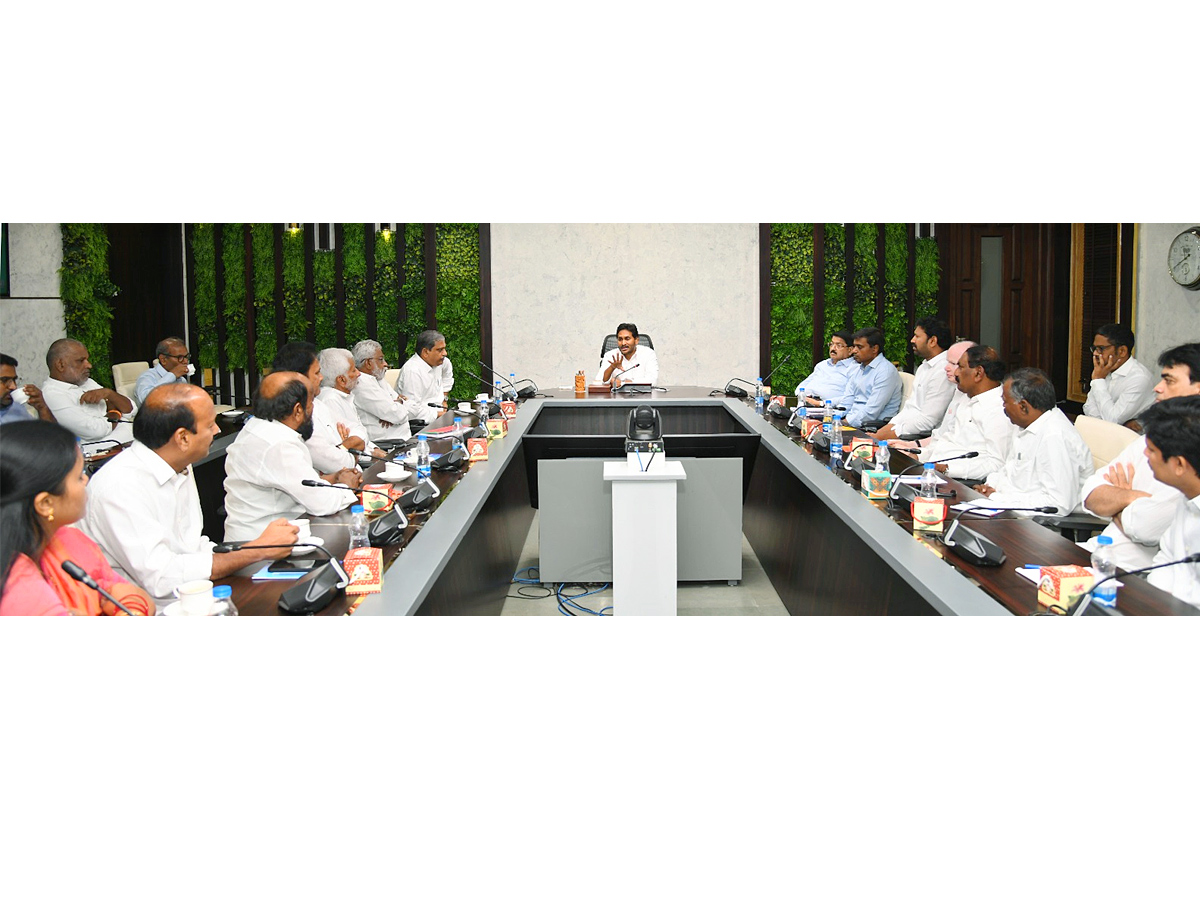 YS Jagan Key Meeting With YSRCP MP Candidates: Photos
