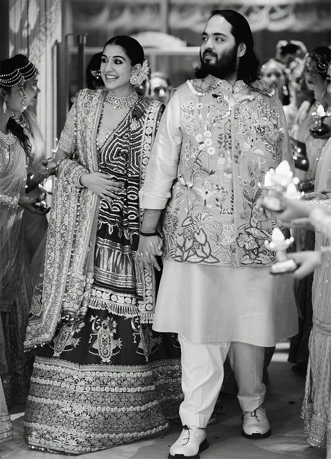 Celebrities in Anant Radhika Wedding And Ambani Family Dandiya Dance Photos