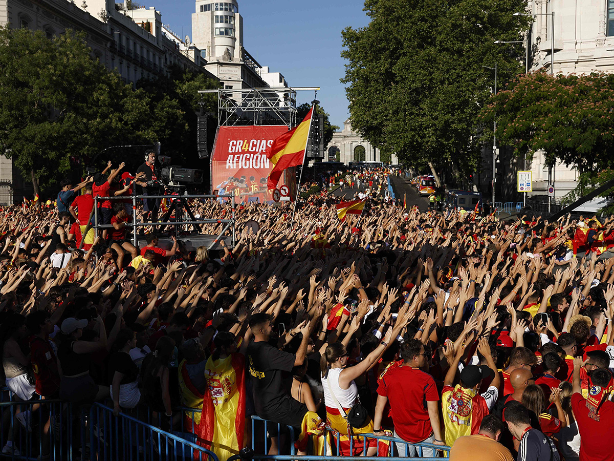 Fans celebrate after Spain's royal welcome in Madrid: Photos